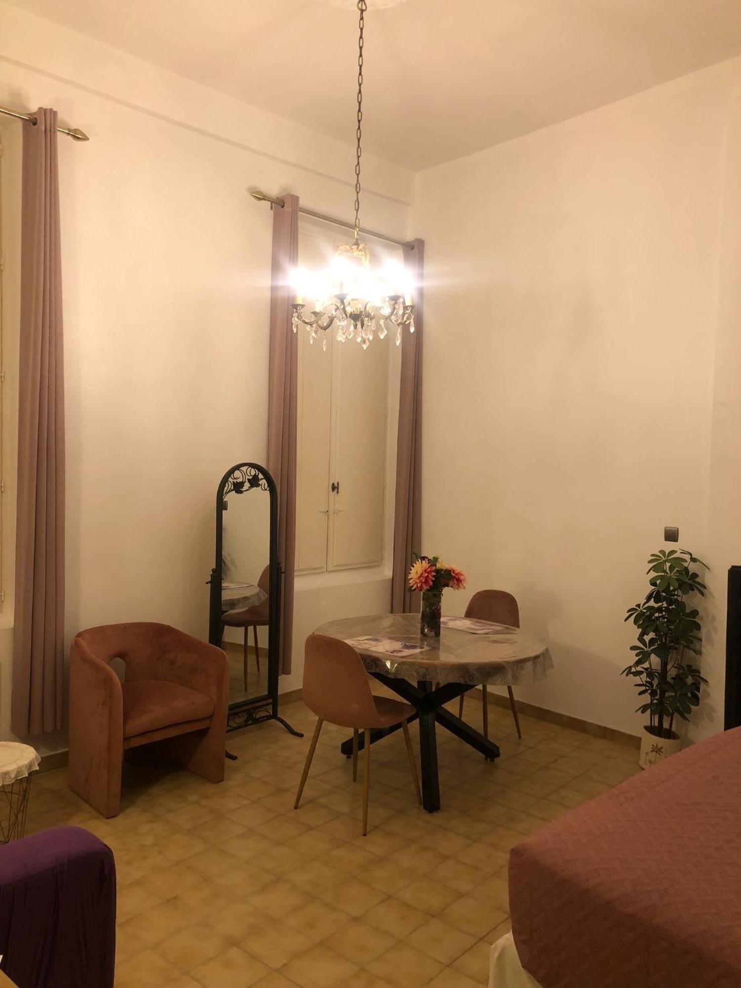 Studio Au Coeur D'Avignon Intra-Muros Buitenkant foto